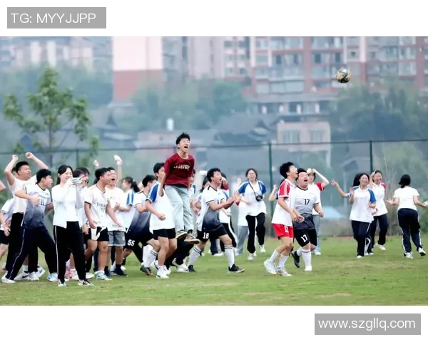 足球明星怒吼瞬间展现激情与力量的震撼图片合集 足球明星怒吼瞬间展现激情与力量的震撼图片合集