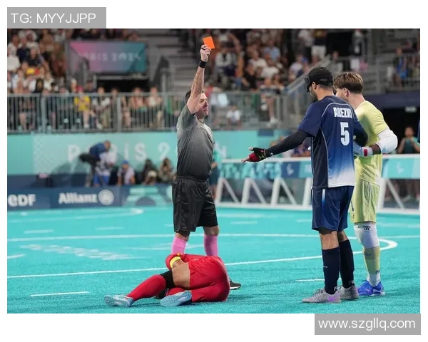 足球明星绷带受伤瞬间高清图片展示运动员顽强拼搏精神与不屈意志